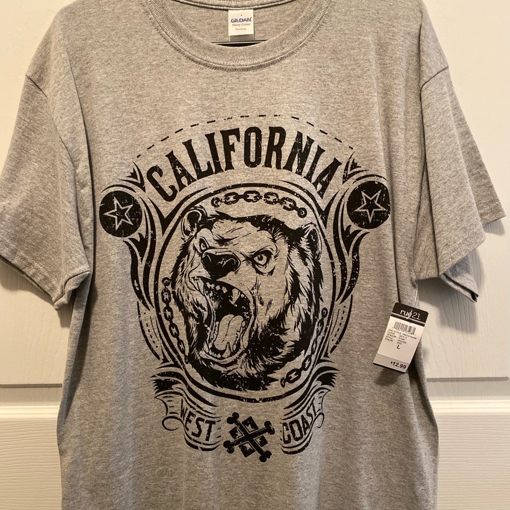 Men’s “California” T-shirt -NWT